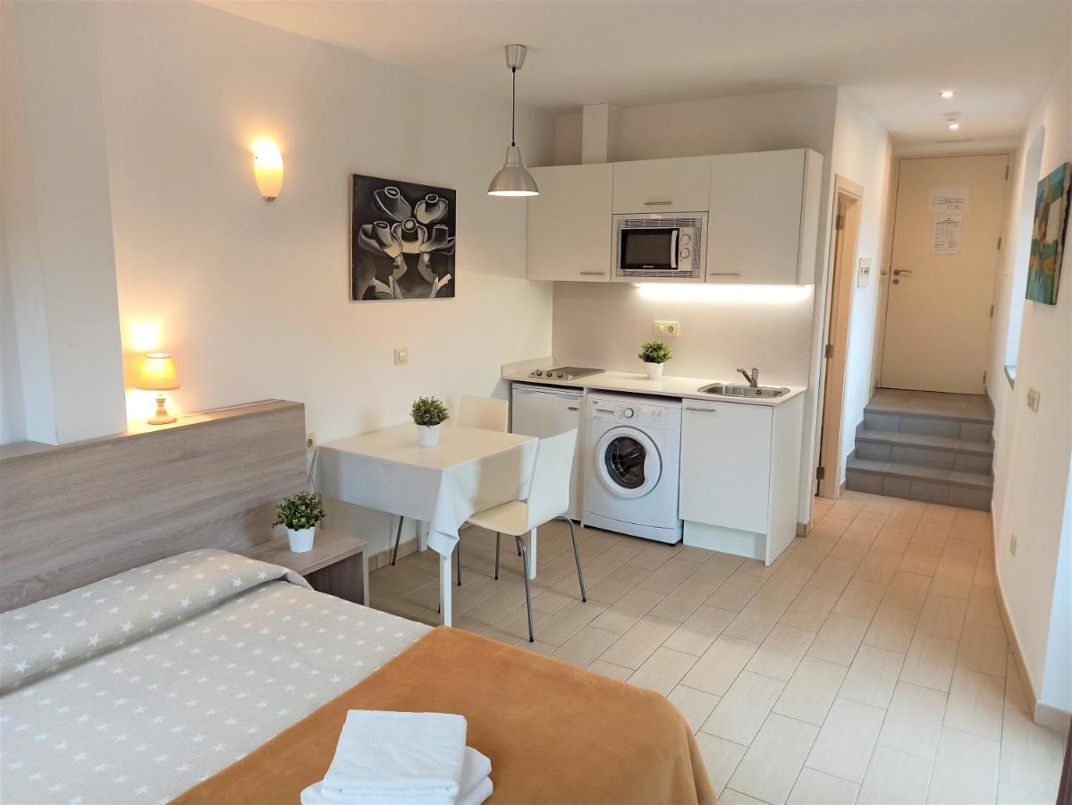 Torroella de Montgrí Apartaments Fonda Comerc מראה חיצוני תמונה