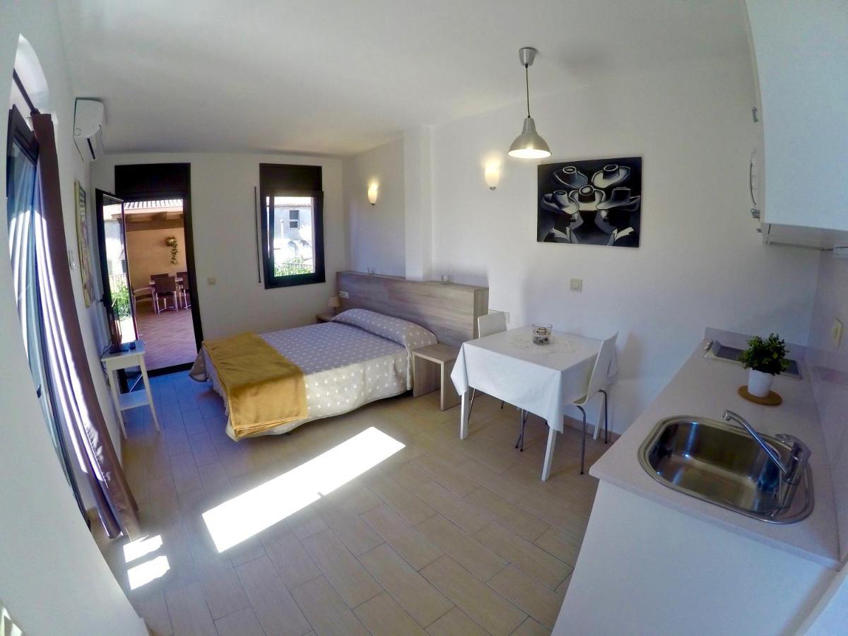 Torroella de Montgrí Apartaments Fonda Comerc מראה חיצוני תמונה