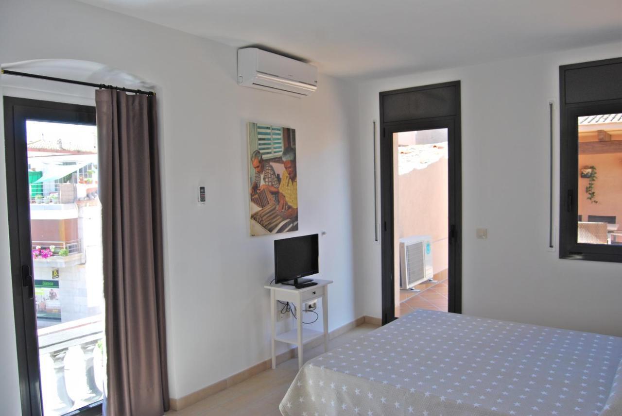 Torroella de Montgrí Apartaments Fonda Comerc מראה חיצוני תמונה