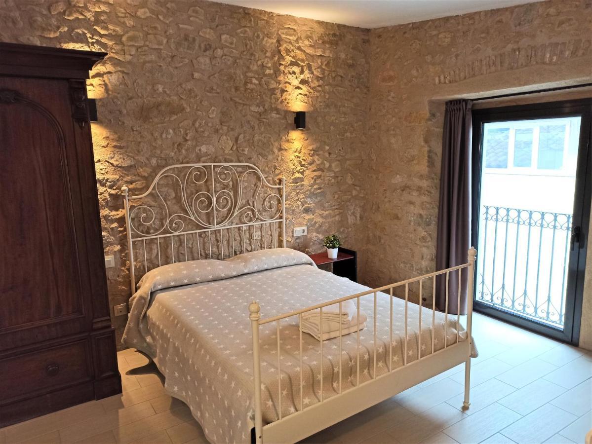 Torroella de Montgrí Apartaments Fonda Comerc מראה חיצוני תמונה