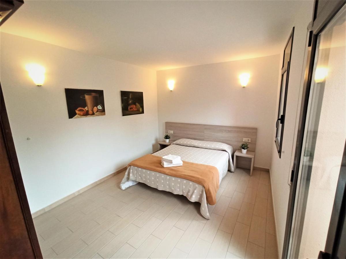 Torroella de Montgrí Apartaments Fonda Comerc מראה חיצוני תמונה