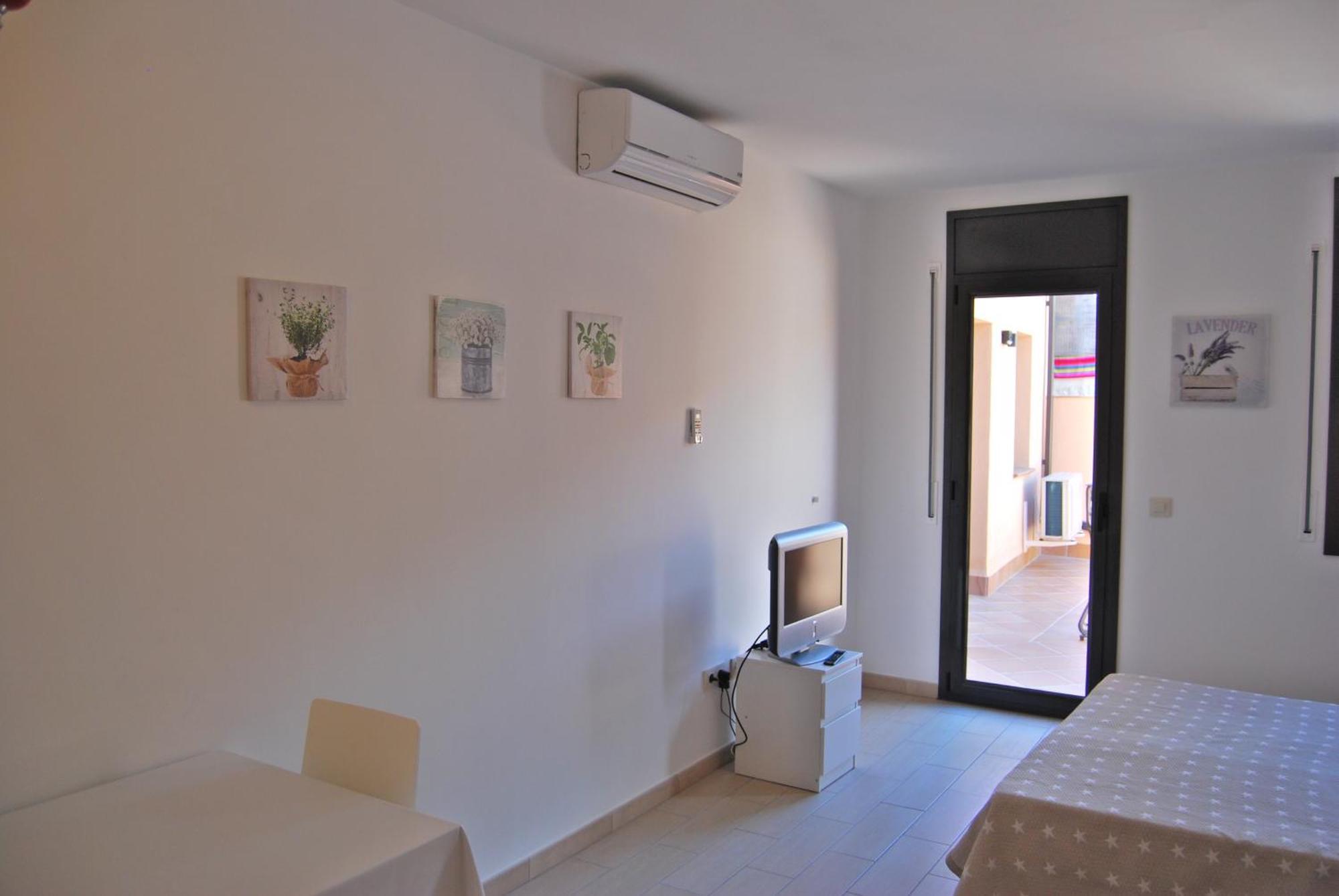 Torroella de Montgrí Apartaments Fonda Comerc מראה חיצוני תמונה