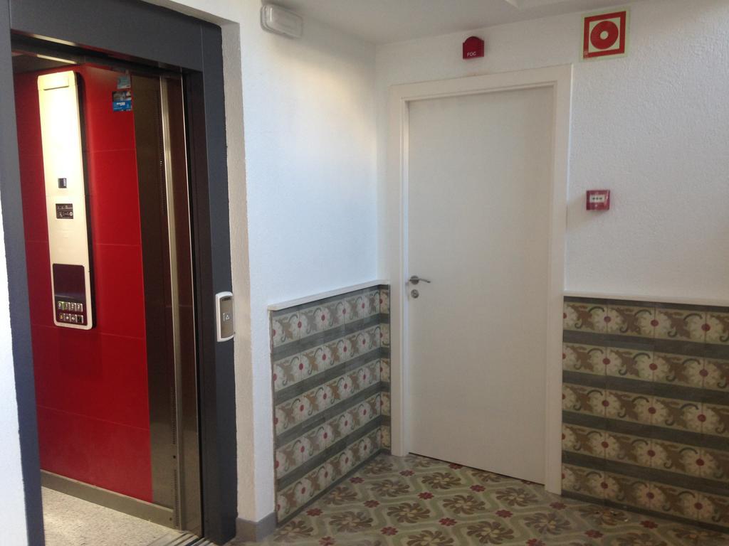 Torroella de Montgrí Apartaments Fonda Comerc מראה חיצוני תמונה