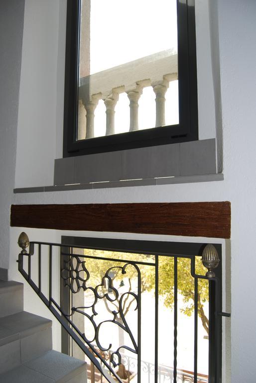 Torroella de Montgrí Apartaments Fonda Comerc מראה חיצוני תמונה