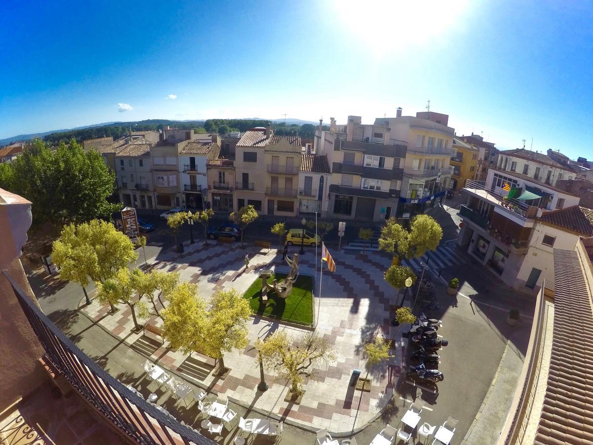 Torroella de Montgrí Apartaments Fonda Comerc מראה חיצוני תמונה